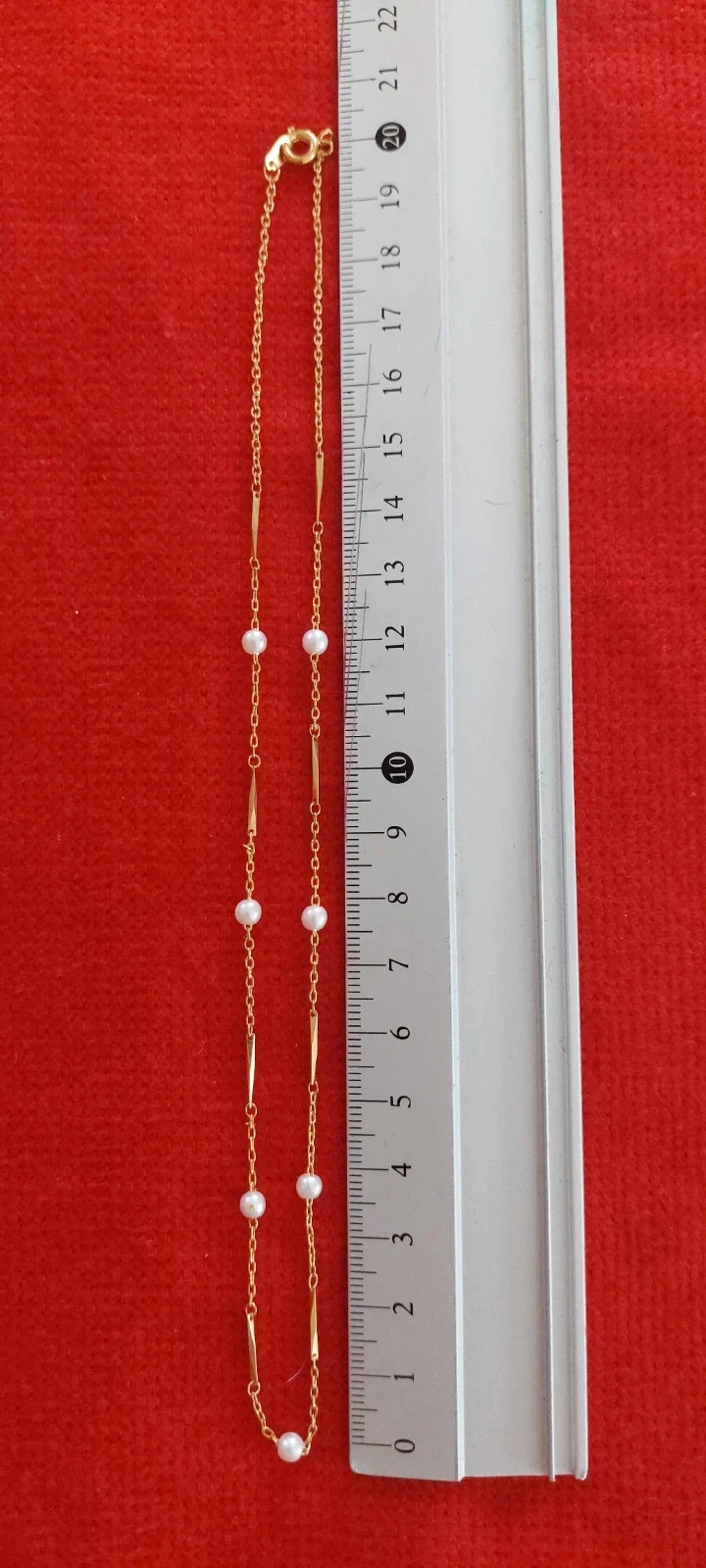 Finesse & Élégance – Collier fin style chapelet doré et petites perles blanches – photo 5